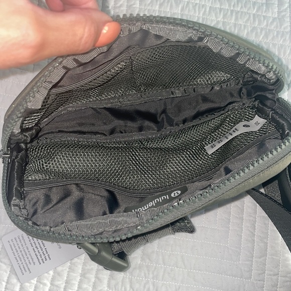 Lululemon Everywhere Belt Bag- Sage green NWT- Sold Out!!! - Picture 5 of 9
